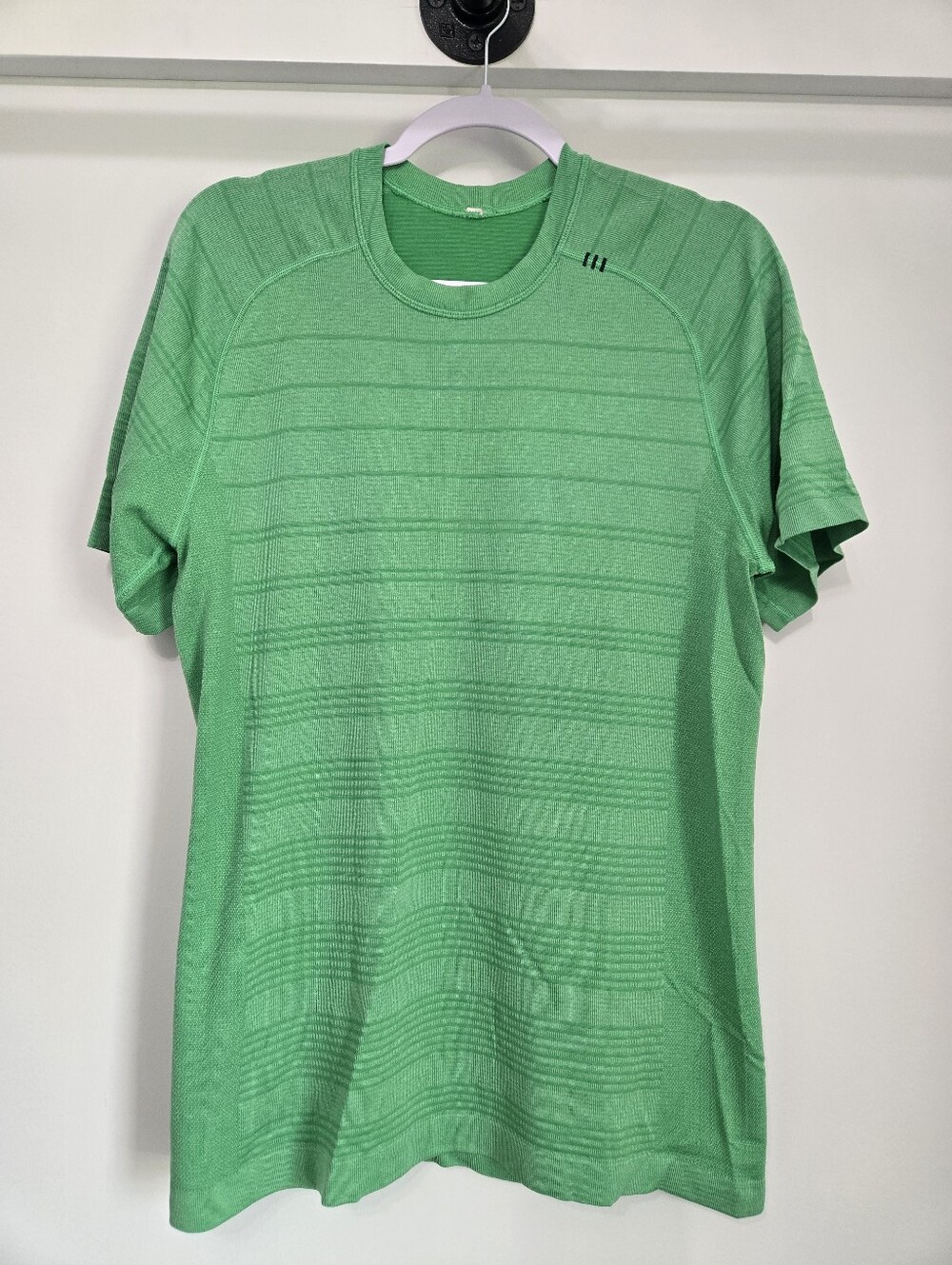 Lululemon Mens Athletic Shirt Size Medium Green